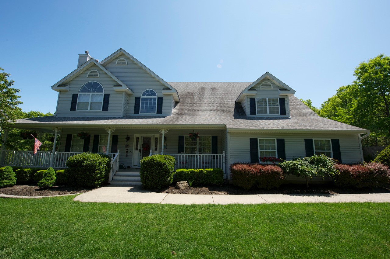 house roof powerwashing